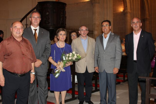 Centenares de jumillanos y jumillanas hicieron su ofrenda de flores a la patrona, la Virgen de la Asunción - 1, Foto 1