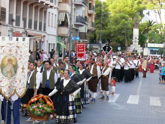 Centenares de jumillanos y jumillanas hicieron su ofrenda de flores a la patrona, la Virgen de la Asunción - 2, Foto 2