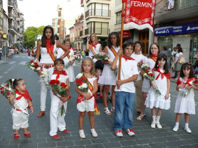 Centenares de jumillanos y jumillanas hicieron su ofrenda de flores a la patrona, la Virgen de la Asunción - 3, Foto 3