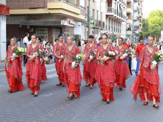 Centenares de jumillanos y jumillanas hicieron su ofrenda de flores a la patrona, la Virgen de la Asunción - 4, Foto 4