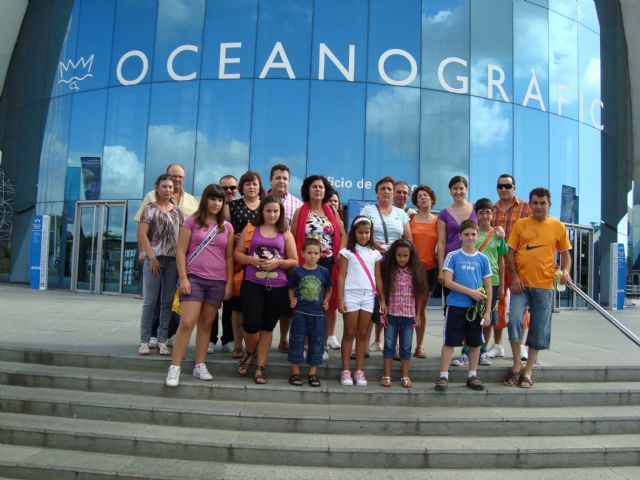 Fifty people attended the trip to the "City of Arts and Sciences of Valencia, set in the" Summer Youth 2010 ", Foto 2
