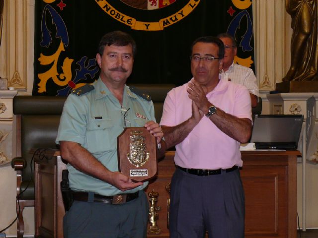 El ayuntamiento reconoce la labor, en Jumilla, del teniente de la Guardia Civil - 1, Foto 1