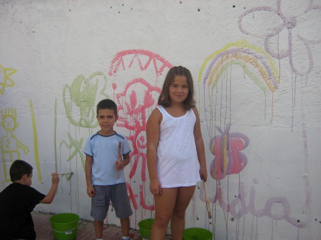 Más de un centenar de niños participa en La Pintura en muro - 1, Foto 1