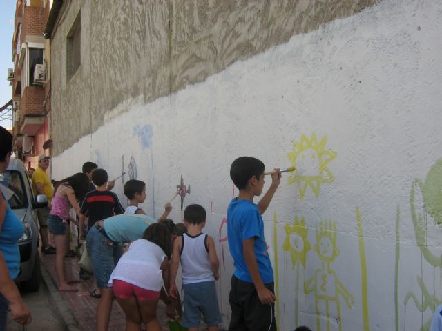 Más de un centenar de niños participa en La Pintura en muro - 2, Foto 2