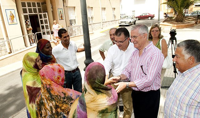 Navarro visita a los monitores de los niños saharauis del programa Vacaciones en paz - 1, Foto 1