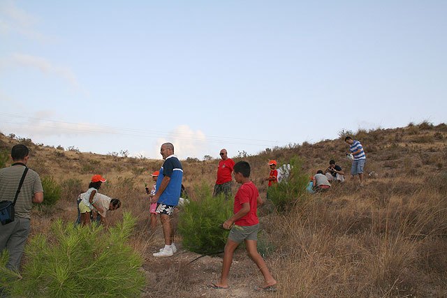 Nuevas Generaciones ofrecieron a los niños saharauis que pasan el verano en Águilas una merienda - 2, Foto 2