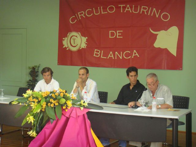 Aperitivos en torno al mundo del toro - 1, Foto 1