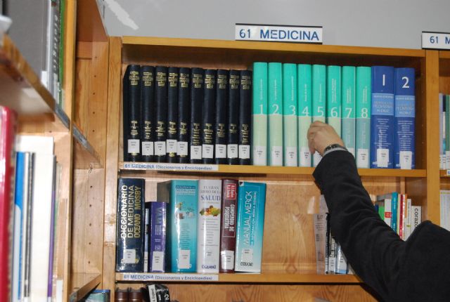 La sala de estudio de la biblioteca municipal amplía su horario para los exámenes de septiembre, lo que permitirá el uso a los estudiantes los sábados, Foto 1