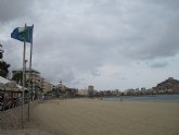 La bandera verde vuelve a ondear hoy en la playa de 'Poniente'