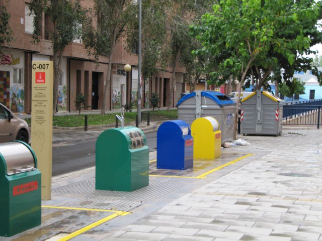 IU exige a Tovar y Valcárcel que se hagan la foto y pongan en marcha los nuevos contenedores de selección de basura - 1, Foto 1