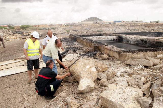 Arden tres balsas con residuos industriales en los antiguos terrenos de Zincsa - 2, Foto 2
