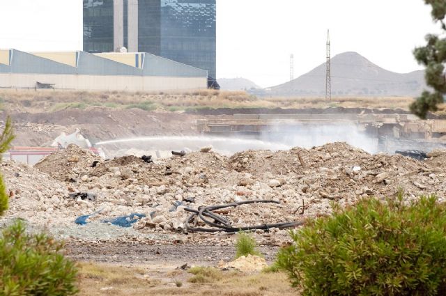 Arden tres balsas con residuos industriales en los antiguos terrenos de Zincsa - 3, Foto 3