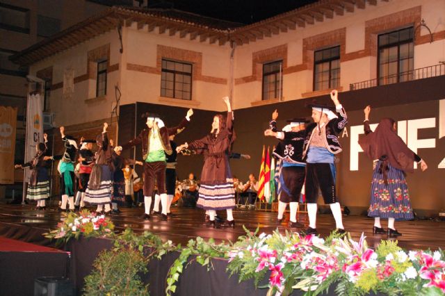A pesar de la inestabilidad del tiempo, el 29 Festival Nacional de Folklore llevó a cabo sus actividades - 4, Foto 4
