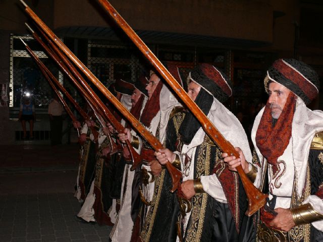Los desfiles de Moros y Cristianos llenaron de color y música festera las calles de Jumilla - 4, Foto 4