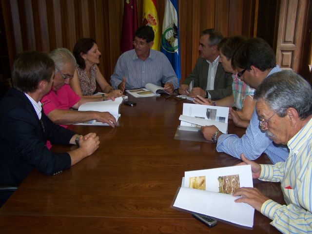 El alcalde de Águilas y el delegado del Gobierno en Murcia mantienen una reunión de trabajo en el consistorio aguileño - 1, Foto 1