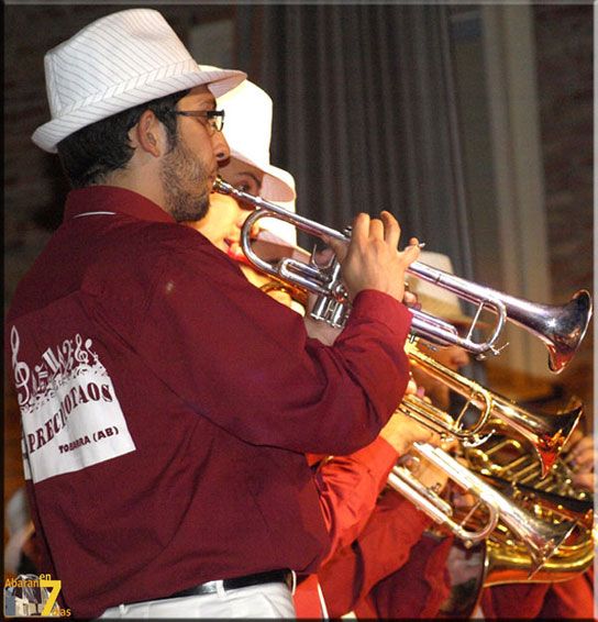En la fotografia  'Los Precipotaos', ganadores del año pasado, durante su actuación en Abarán, Foto 1