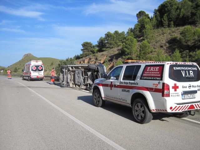 Cruz Roja de Águilas asiste un accidente de tráfico en la RM-332 en dirección a Mazarrón - 1, Foto 1