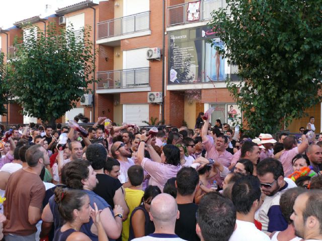 Decenas de miles de personas participaron y presenciaron la Gran Cabalgata del Vino 2010 - 2, Foto 2