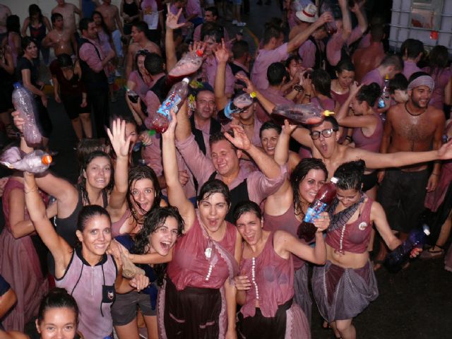 Decenas de miles de personas participaron y presenciaron la Gran Cabalgata del Vino 2010 - 5, Foto 5