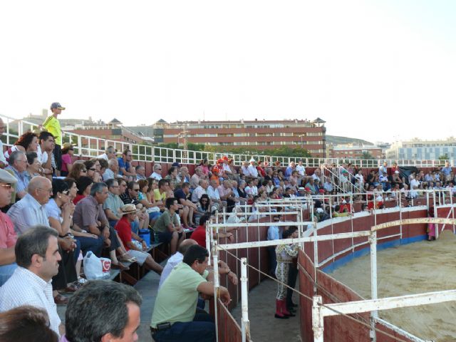 Cientos de aficionados disfrutaron de una novillada picada con rejoneador y un espectáculo ecuestre - 2, Foto 2