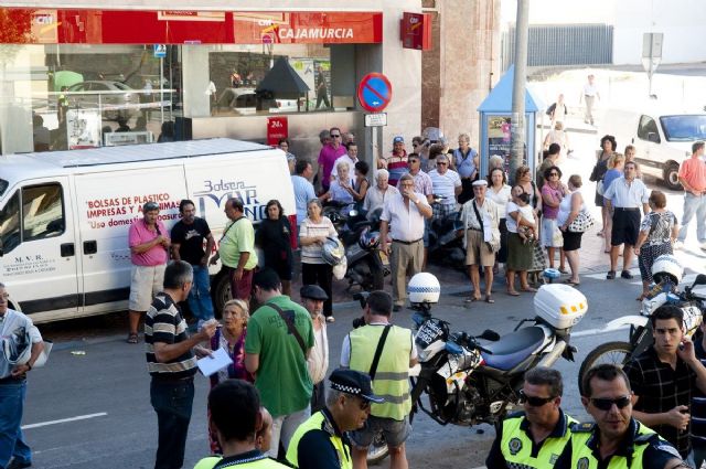 Cerrado el mercado de Santa Florentina por el desprendimiento de una canaleta de cables - 1, Foto 1