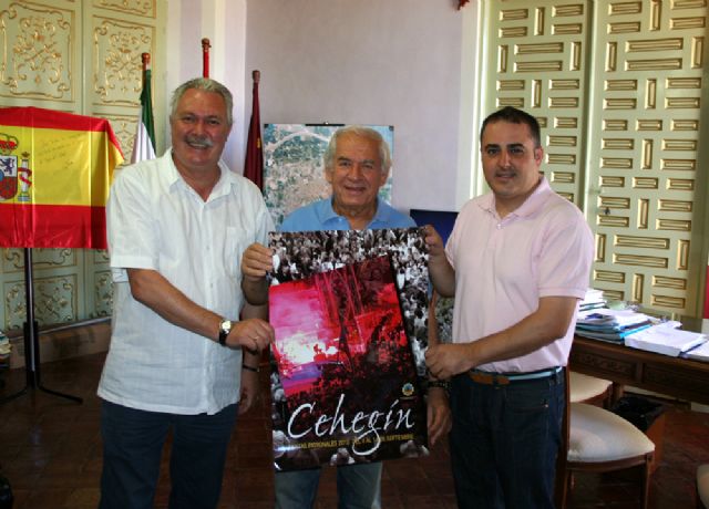 El espectáculo piromusical protagoniza el cartel anunciador de las Fiestas Patronales 2010 - 2, Foto 2