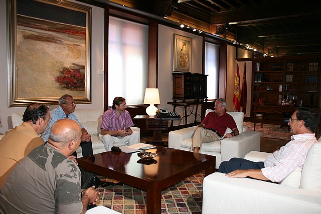 Valcárcel mantiene una reunión con el presidente de la Asociación de Entidades de la EAPN de Murcia, Jesús Salmerón, - 1, Foto 1