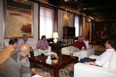 Valcárcel mantiene una reunión con el presidente de la Asociación de Entidades de la EAPN de Murcia, Jesús Salmerón,