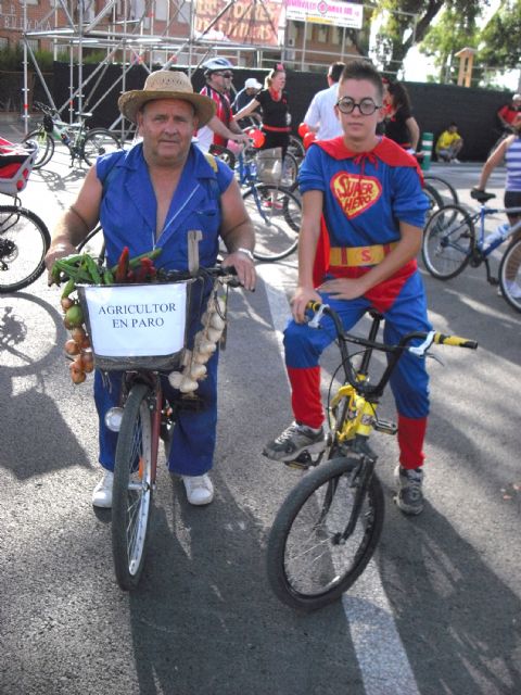 El tradicional desfile de carrozas aportará su multitudinario color a las fiestas torreñas - 3, Foto 3