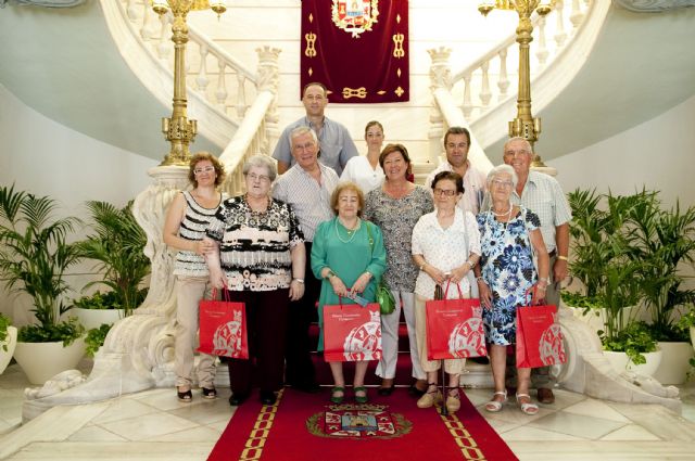 Los mayores de El Algar regalan frutas y verduras a la alcaldesa - 5, Foto 5
