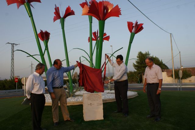 Inauguran la nueva rotonda de ´Los Claveles´ - 1, Foto 1