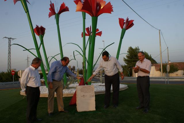 Inauguran la nueva rotonda de ´Los Claveles´ - 2, Foto 2