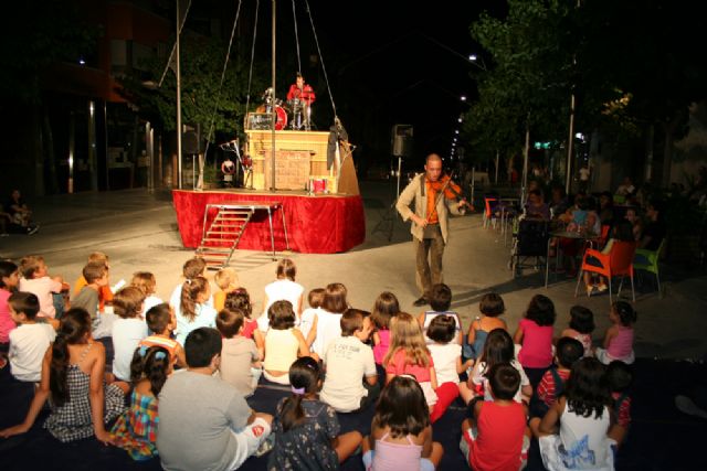 'Mumusic Circus' llena de fantasía la Gran Vía de Cehegín - 2, Foto 2