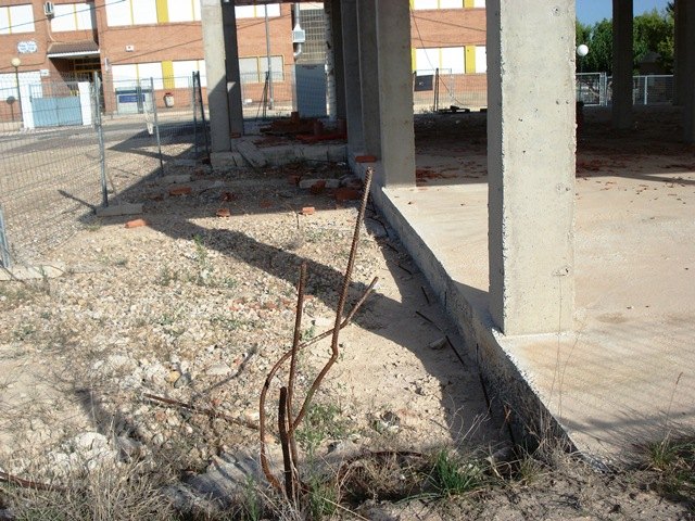 IU denuncia la dejadez y el engaño al que tiene sometido -Martínez Andreo y el PP- a los vecinos del Barrio de San José, Foto 2