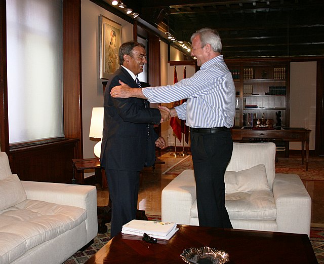 El presidente de la Comunidad Autónoma, Ramón Luis Valcárcel, recibe al presidente de Ucomur - 1, Foto 1