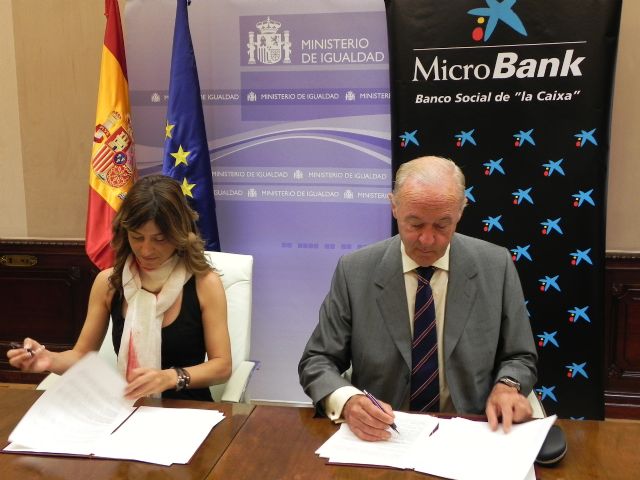 Firma con MicroBank del convenio de microcréditos para fomentar la actividad productiva y empresarial, y la creación de empleo femenino - 1, Foto 1