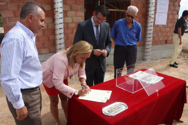 Se coloca la primera piedra del centro socio-cultural de Los Meroños - 1, Foto 1