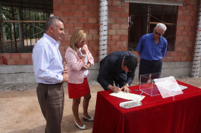 Se coloca la primera piedra del centro socio-cultural de Los Meroños - 2, Foto 2