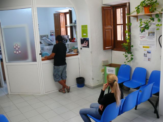 Dos trabajadores sociales apoyarán la concejalía de Política Social gracias a una subvención del SEF - 1, Foto 1