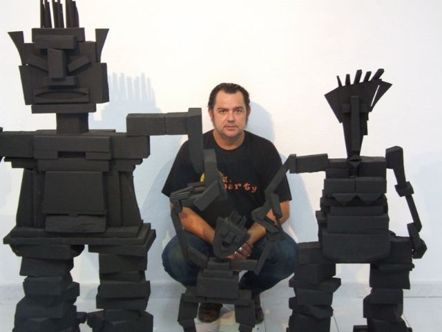 El arte de reciclar llega a Blanca de la mano del artista plástico Lisón - 1, Foto 1