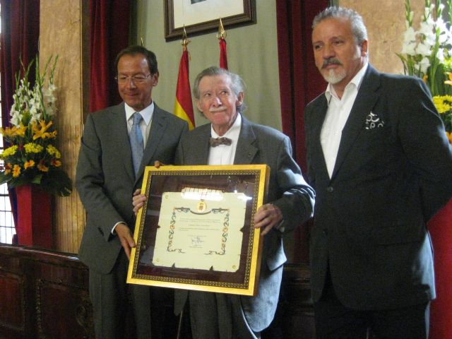 El Alcalde Cámara entrega los Honores y Distinciones de la Ciudad de Murcia durante el Pregón de la Feria 2010 - 1, Foto 1