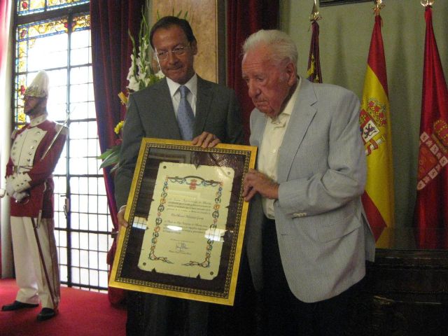 El Alcalde Cámara entrega los Honores y Distinciones de la Ciudad de Murcia durante el Pregón de la Feria 2010 - 4, Foto 4