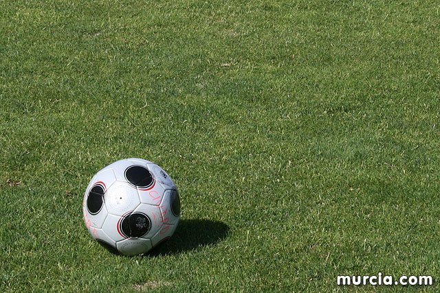 El ayuntamiento de Totana suscribe un convenio de colaboración con el Lorca Deportiva CF, Foto 1