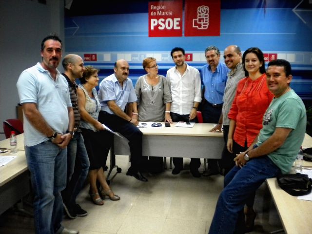  En la imagen de izquierda a derecha: Antonio Lax, Raúl Guirado, Manoli Navarro, Juan Pedro López, Begoña García Retegui, Joaquín López, Sebastián García, Choni Ludeña y Juan Antonio Hurtado, Foto 1