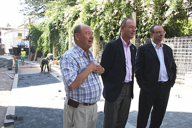Avanzan las obras de renovacin integral del entorno de la Iglesia de San Lzaro en Alhama, Foto 1