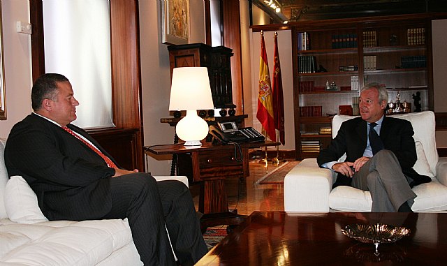El presidente de la Comunidad recibe al alcalde de La Unión, Francisco Bernabé - 1, Foto 1