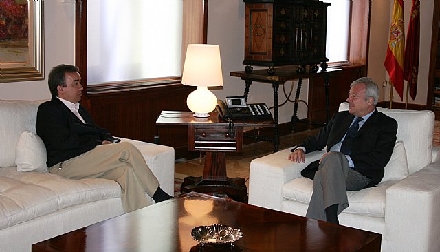 El jefe del Ejecutivo murciano recibe al presidente del sindicato de enseñanza ANPE, Clemente Hernández - 1, Foto 1