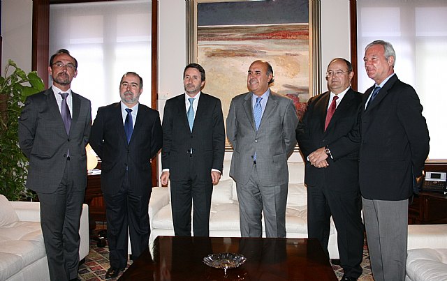Repsol presenta al presidente de la Comunidad de Murcia los cambios en el area de refino de la compañia - 1, Foto 1