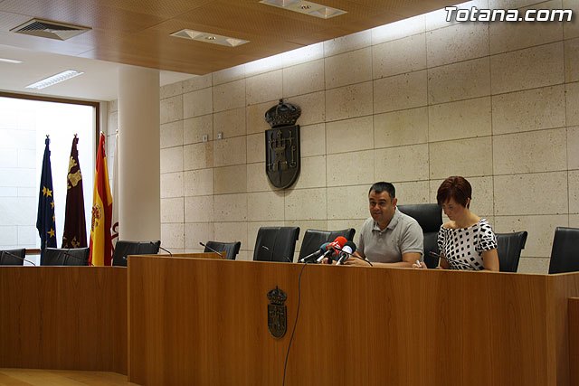 El alcalde anuncia que por falta de financiación del Gobierno Central el ayuntamiento dejará de prestar servicios que no son de su competencia, Foto 1