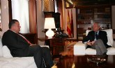 El presidente de la Comunidad recibe al alcalde de La Unin, Francisco Bernab